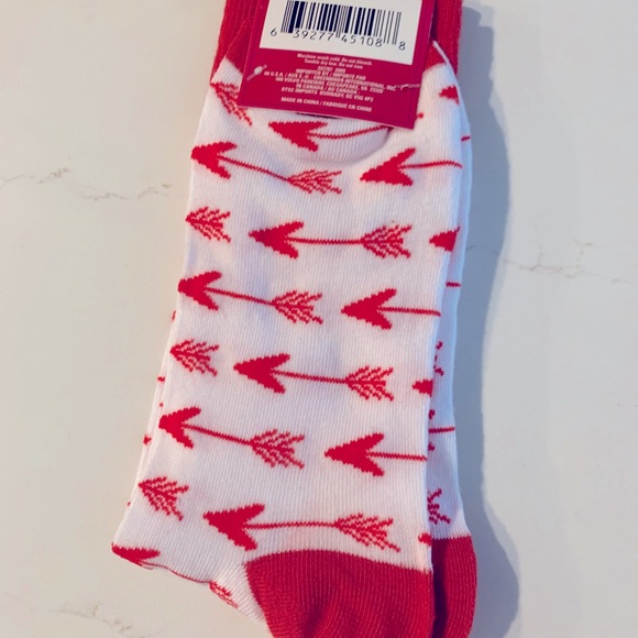 NWT Valentines Day socks SZ 6-12 - Picture 2 of 2